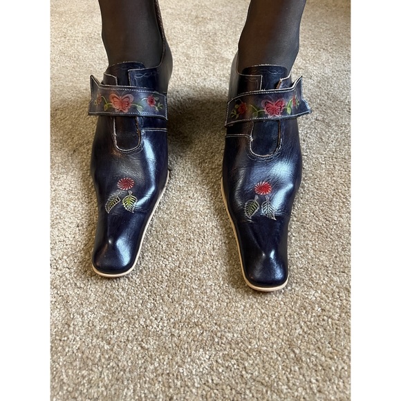 Beautiful, unusual shoes. EUC. Leather. - Picture 9 of 16